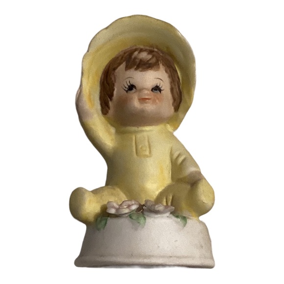 Vintage Porcelain Ceramic Baby Boy/Girl Figurine - Picture 1 of 5